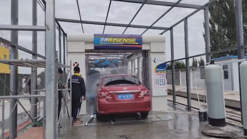 Конвейерная автомойка туннельного типа