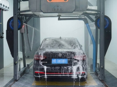 Однорычажная бесконтактная автомойка